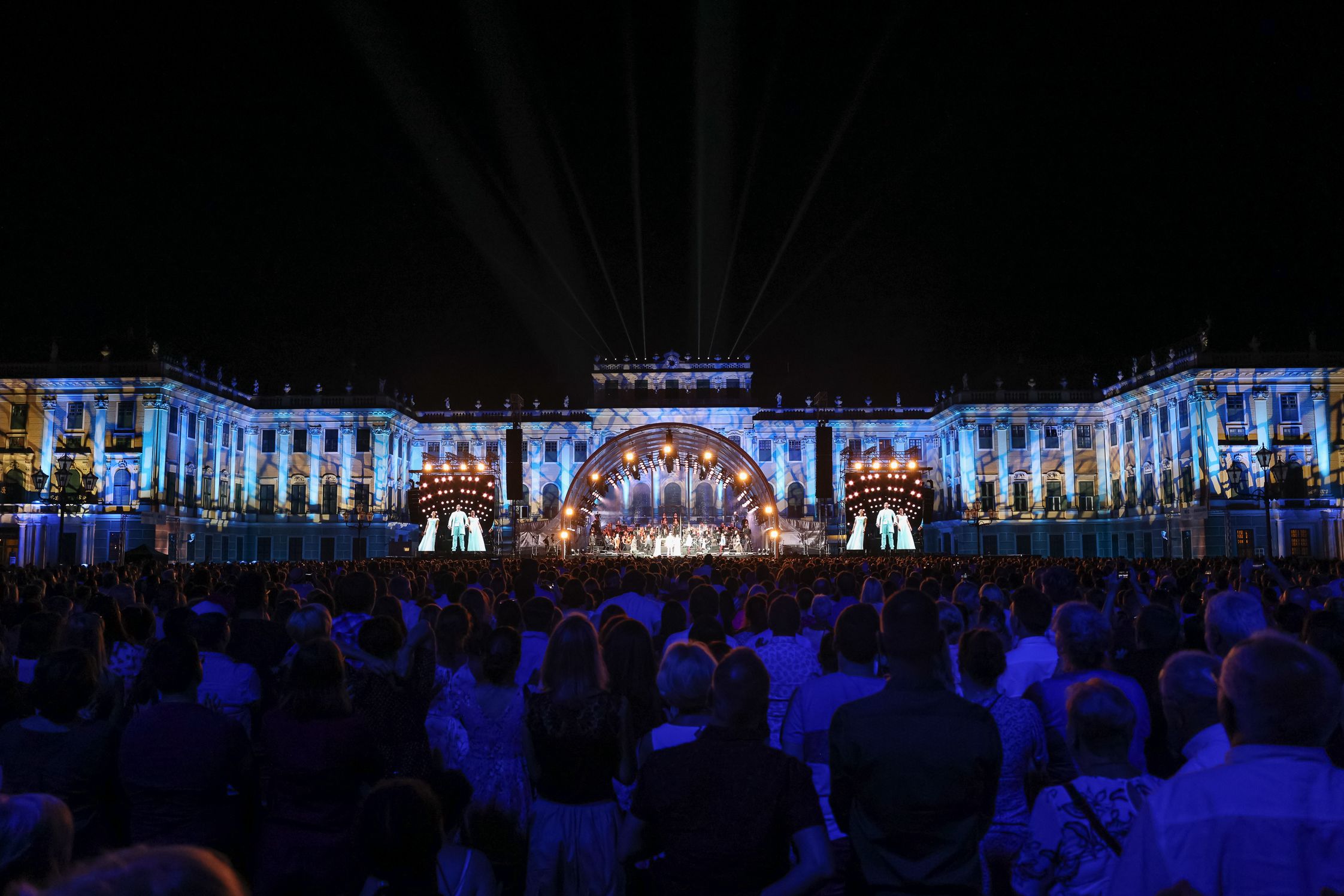 Aufführung - Elisabeth - vorm Schloss Schönbrunn in Wien