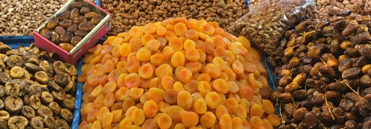 Getrocknete Aprikosen in einem Souk in Riad.
